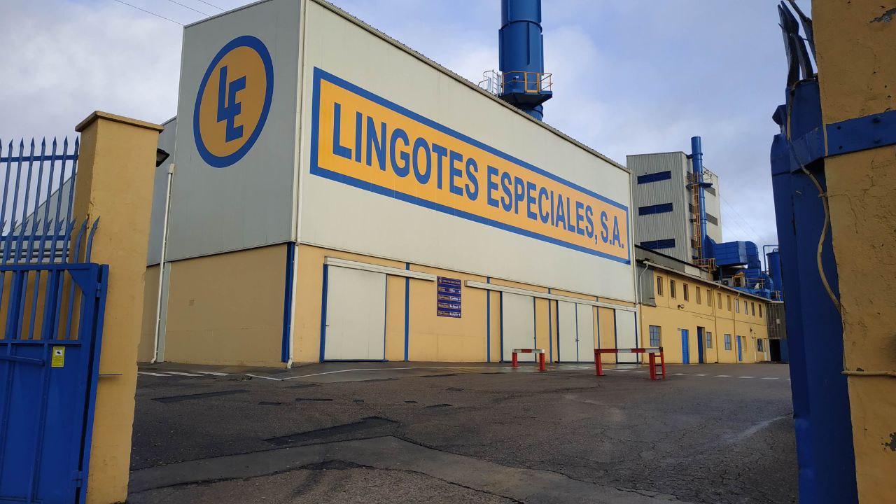 UGT FICA insta a Lingotes Especiales a desistir sobre la postura que ha tomado al pretender que los trabajadores paguen los actuales costes de producción con recortes salariales